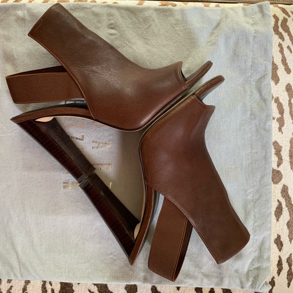STUART WEITZMAN Fronton slingback peep-toe bootie w/dust bag and box size 7 - Picture 9 of 11